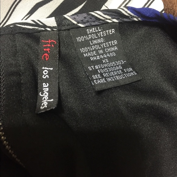 Cute sheer sleeve dress - Picture 3 of 4